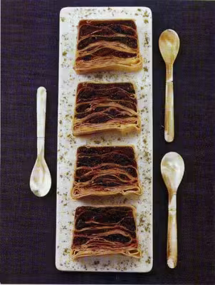Quatre desserts avec des crêpes