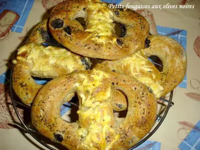Petites fougasses aux olives noires