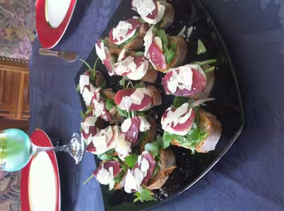 Tartines au magret de canard et roquette