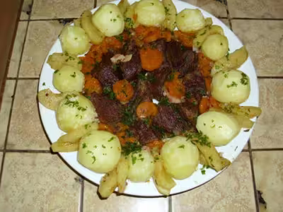 Boeuf carottes aux lardons fumés et pommes