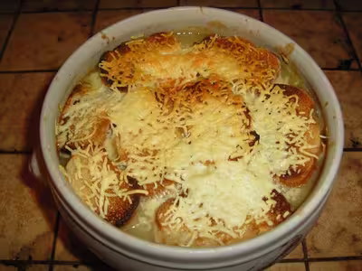 Velouté d'oignons gratiné