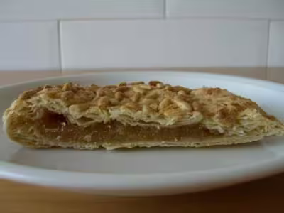 Espagne: Coca aux pignons de pin farcie
