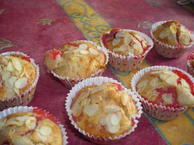 Muffins amandins à la fraise vanillée