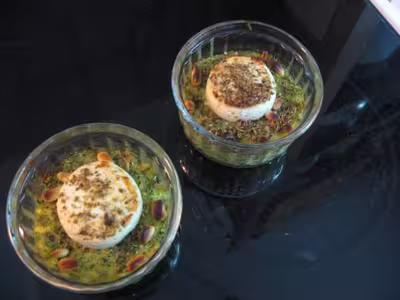 Chèvre chaud sur courgettes râpées