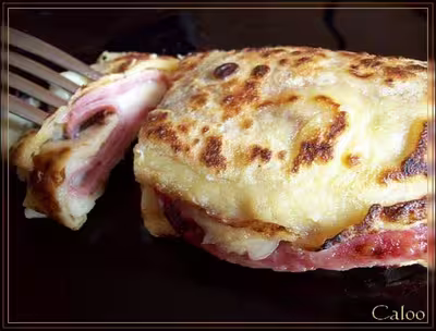 Crêpes fourrées aux jambon, olives et champignons