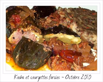 Courgettes et kasha asiatiques farcis aux saucisses et légumes