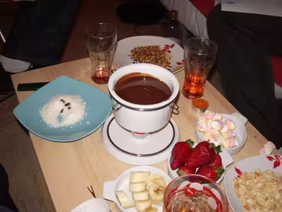 Brochettes de fruits, fondue de nutella à la crème