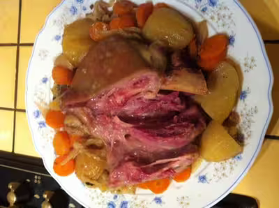 Jarret de porc,légumes, bière au Mijot'Cook de Seb par violaine1