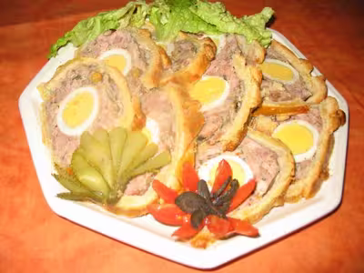 Pâté en croûte aux oeufs durs