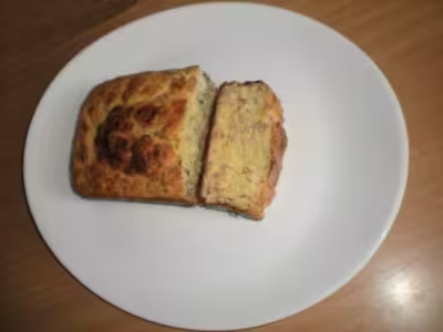 Cake au fromage ail et fines herbes et lardons