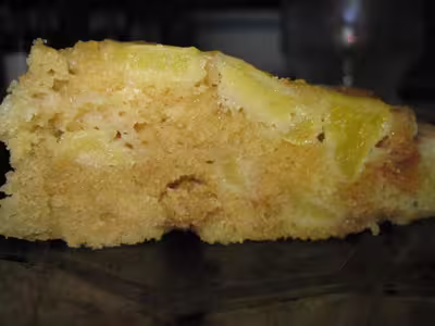 Moelleux aux pommes et raisins secs au rhum