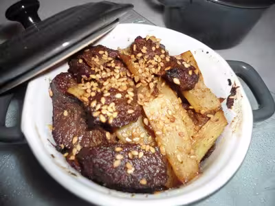 Boeuf au caramel et pousses de bambou