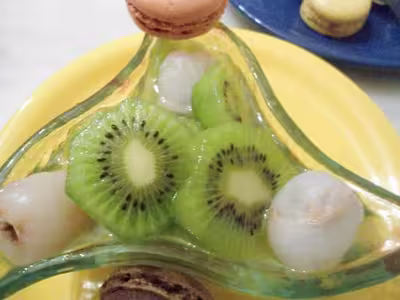 Salade de kiwis et macarons