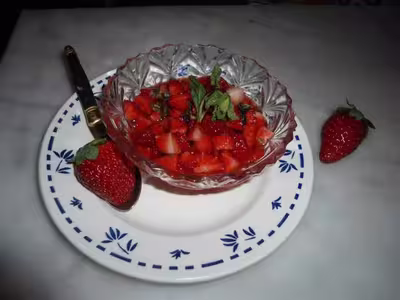 Tartare de Fraises à la Menthe Poivrée et Citron