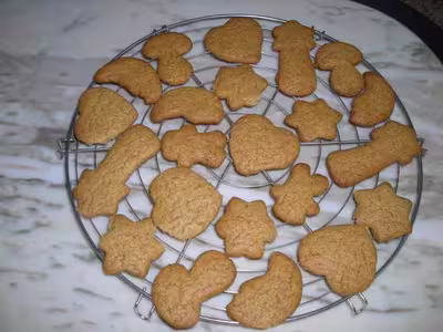 Biscuits de noël au miel et cannelle
