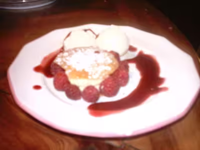 Pastilla de framboises, crème légère à l'anis