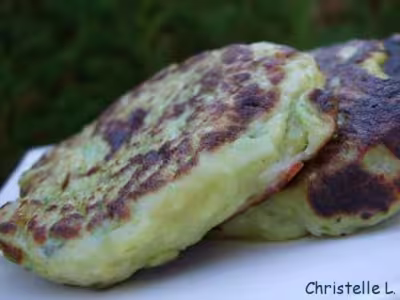 Petites crêpes de courgettes à la mozzarella