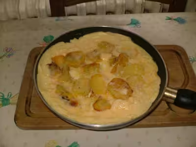 Omelette mousseuse aux pommes de terre sautées