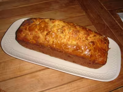 Cake aux tomates séchées et pignons de pain